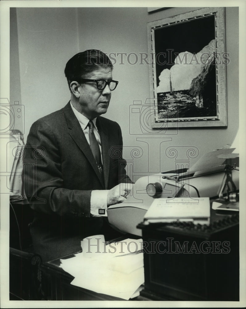 1962 Press Photo Singer Rudy Vallee - mjp41785 - Historic Images