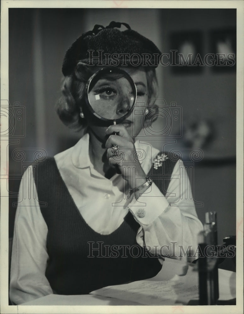 1965, Glynis Johns stars in "Glynis" - mjp41946 - Historic Images