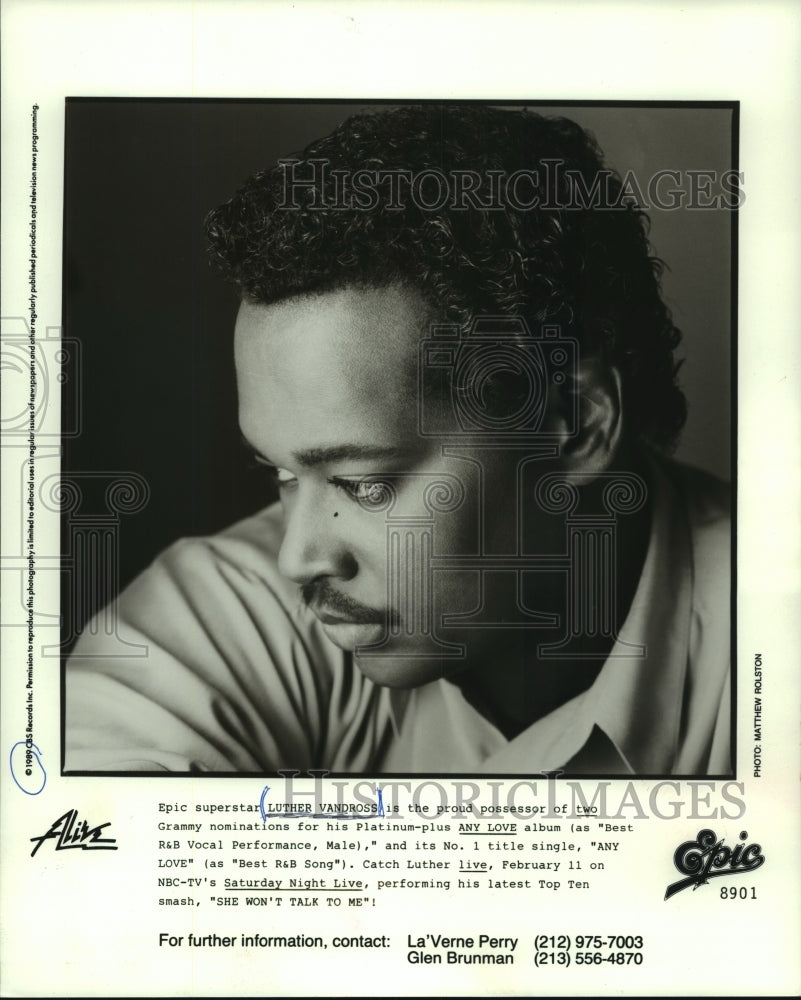 1989 Press Photo Epic Superstar Luther Vandross On NBC&#39;s &#39;Saturday Night Live&#39; - Historic Images