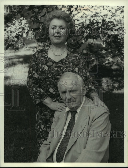 1989, Sada Thompson & Barnard Hughes in "Home Fires Burning" - Historic Images