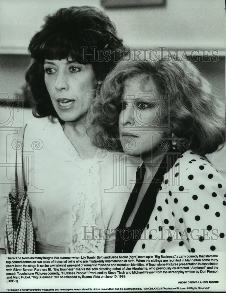 1988, Lily Tomlin &amp; Bette Midler in &quot;Big Business&quot; - mjp42416 - Historic Images