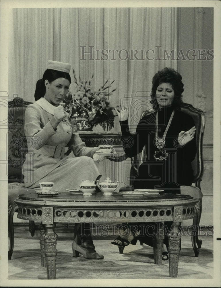 1971, Comedienne Lily Tomlin in a character role - mjp42429 - Historic Images