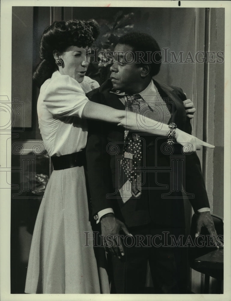 1974 Press Photo Lily Tomlin and Flip Wilson on &quot;Flip Wilson...Of Course&quot; on NBC - Historic Images