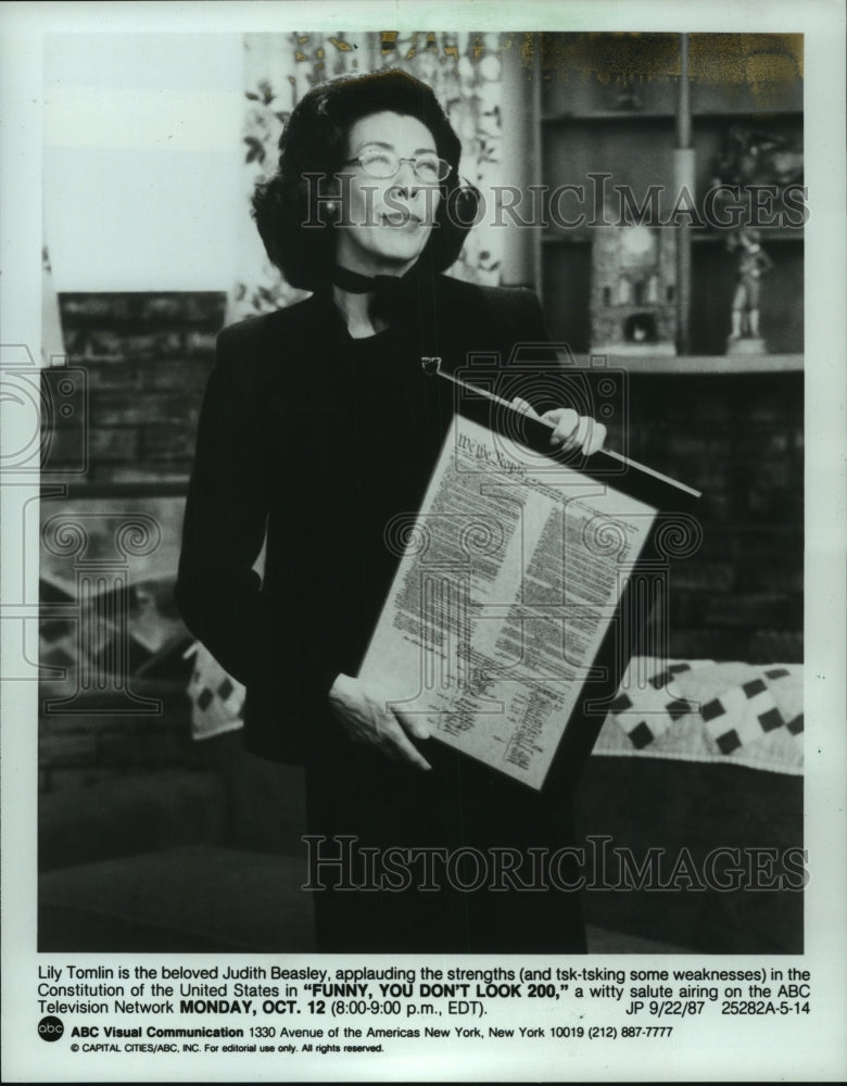 1987 Press Photo Lily Tomlin stars in "Funny, You Don't Look 200" - mjp42440 - Historic Images