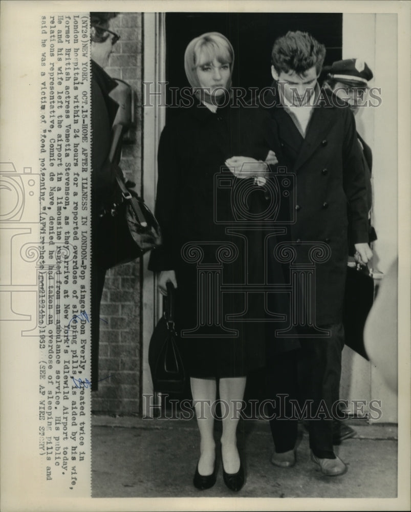 1962 Press Photo Pop singer Don Everly &amp; wife Venetia arrive in New York - Historic Images