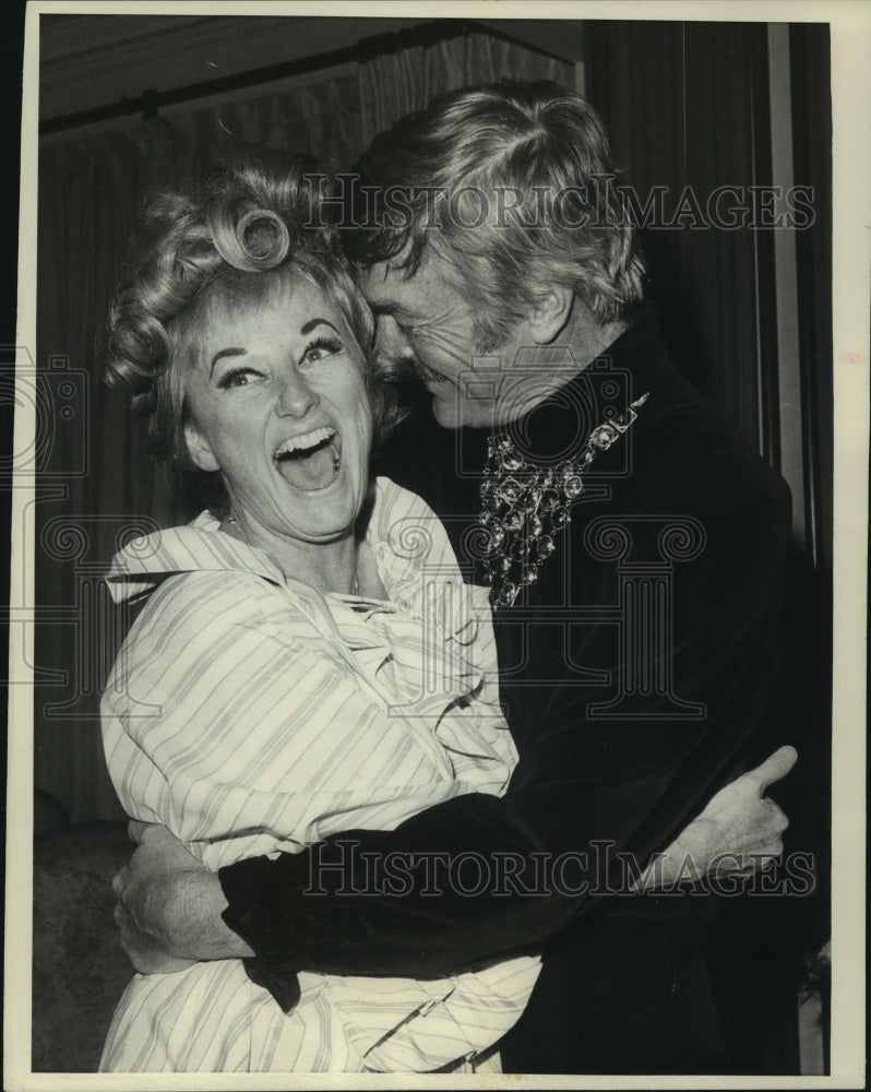 1967 Press Photo actress &amp; comedian Phyllis Diller &amp; husband Warde Donovan, N.Y. - Historic Images