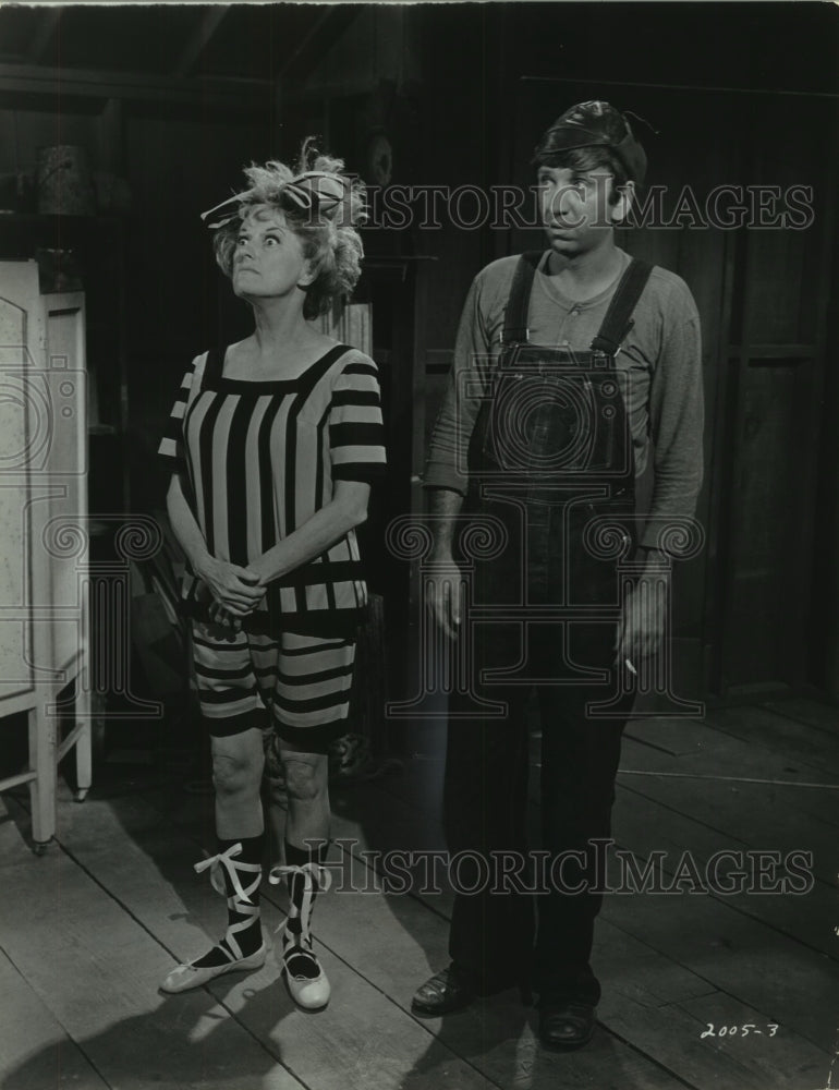 1968 Press Photo actors Phyllis Diller and Bob Denver in a comedy play - Historic Images