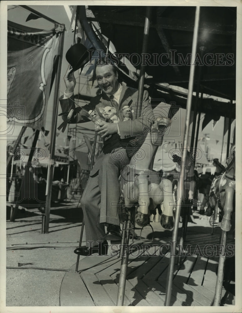 1951, Red Skelton in a scene from &quot;Texas Carnival&quot; - mjp42675 - Historic Images