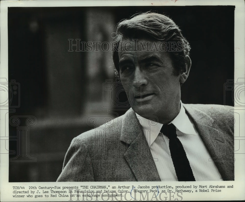 1969 Press Photo Gregory Peck stars as Dr. Hathaway in &quot;The Chairman&quot;- Historic Images