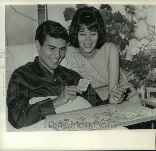 1961 Press Photo German actor Hurst Buchholz in hospital with wife Miriam Bru-Historic Images
