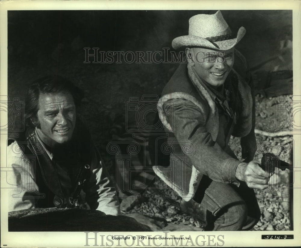 1971 Press Photo Actor Yul Brynner and Richard Crenna in &quot;Catlow&quot; - mjp42811 - Historic Images