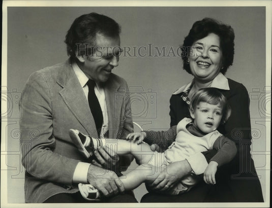 1977 Press Photo "Family" James Broderick, Sada Thompson and Michael Shackelford - Historic Images
