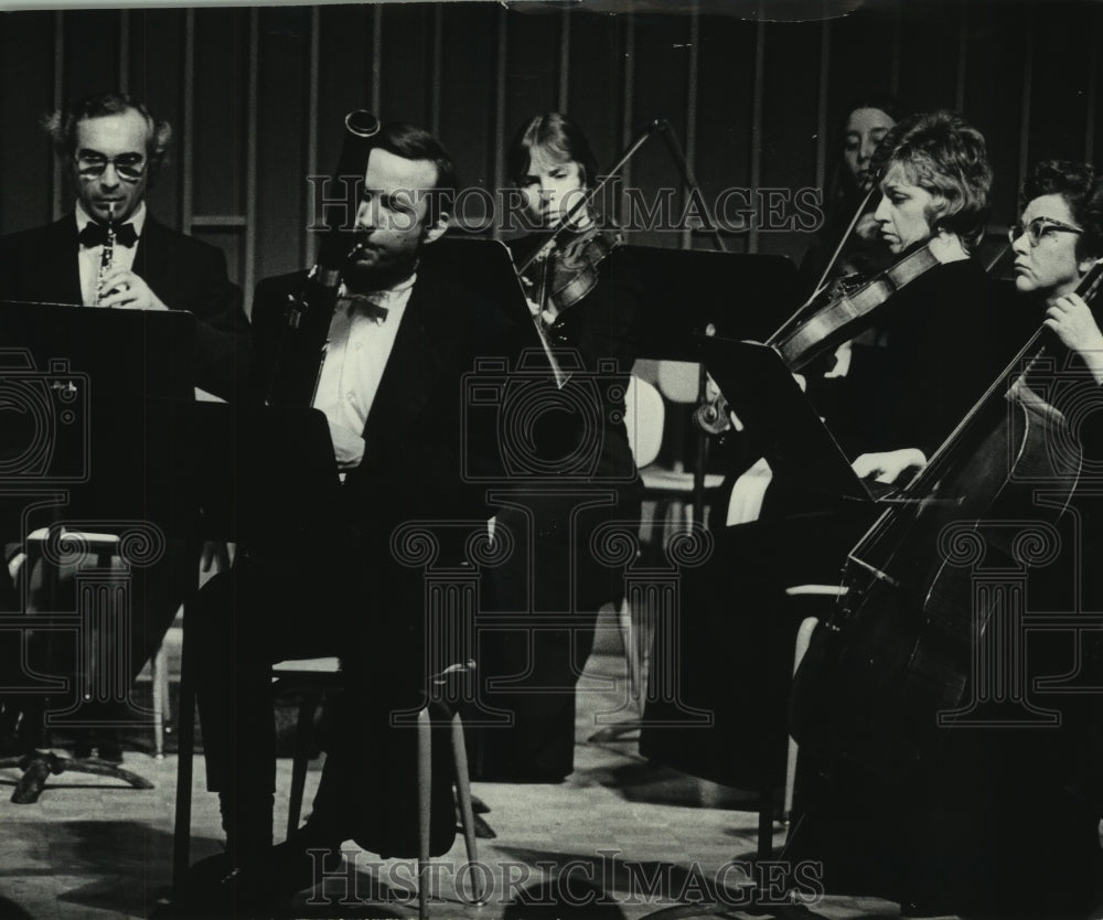 1973 Press Photo Robert Thompson plays the bassoon - mjp43035-Historic Images
