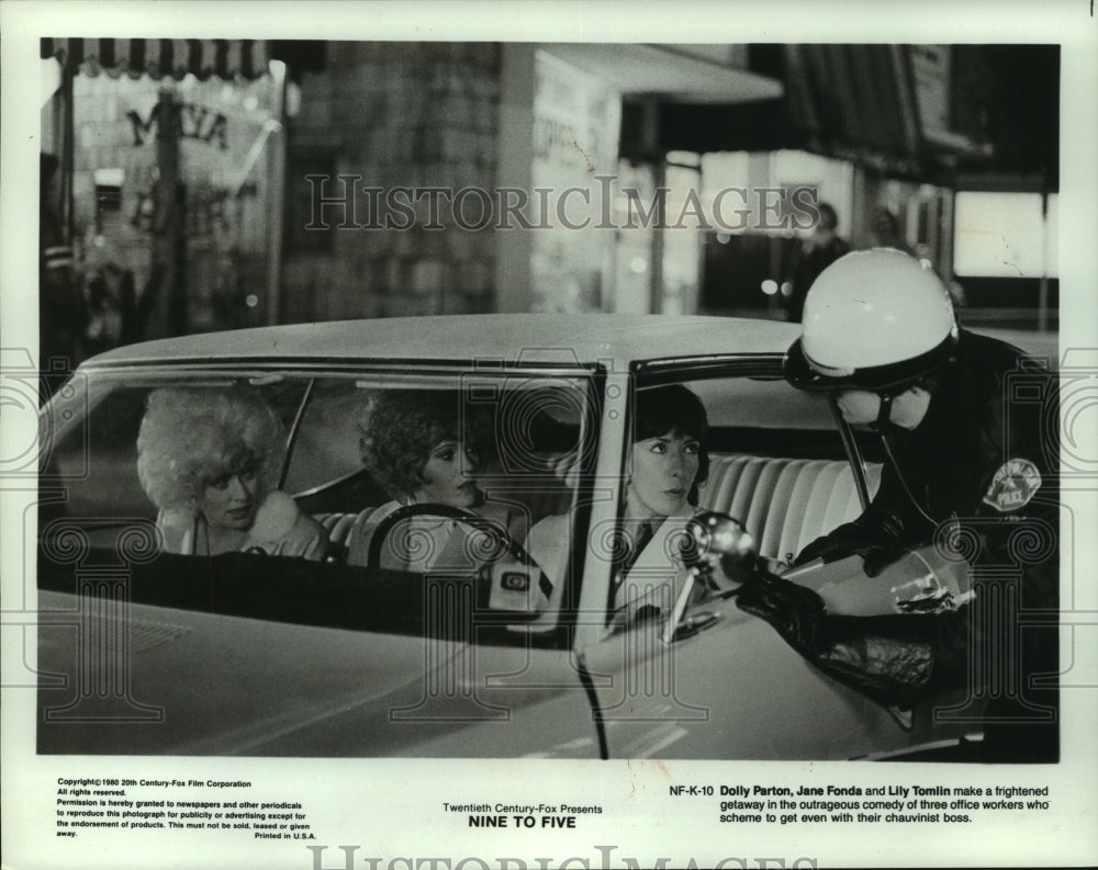 1980, Actress Lily Tomlin &amp; co-stars talk to officer, &quot;Nine To Five&quot; - Historic Images
