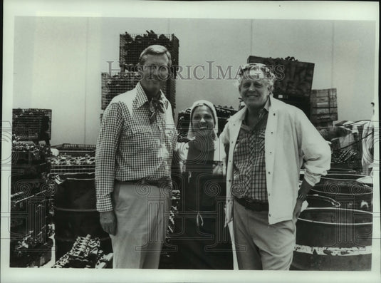 1979 Press Photo Robert Thompson, Russ Mayberry, Linda Lavin take break on film. - Historic Images