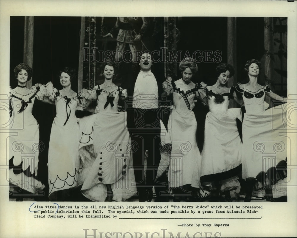 1977 Press Photo Alan Titus dances in &quot;The Merry Widow&quot; - mjp43079 - Historic Images