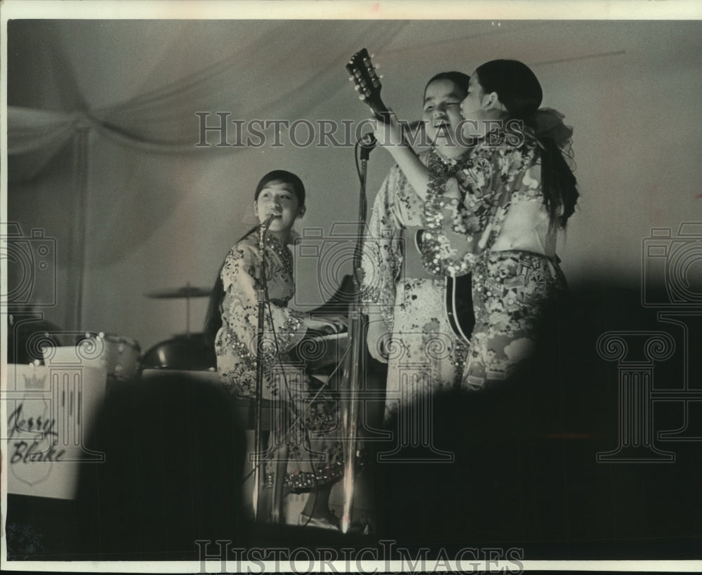 1967 Press Photo The Tiu family performed at the auto show - mjp43080 - Historic Images