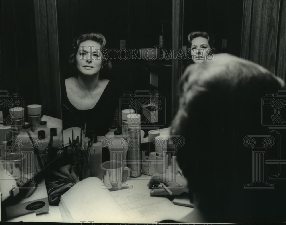 1969 Press Photo Ingrid Bergman at her dressing table. - mjp43106 - Historic Images