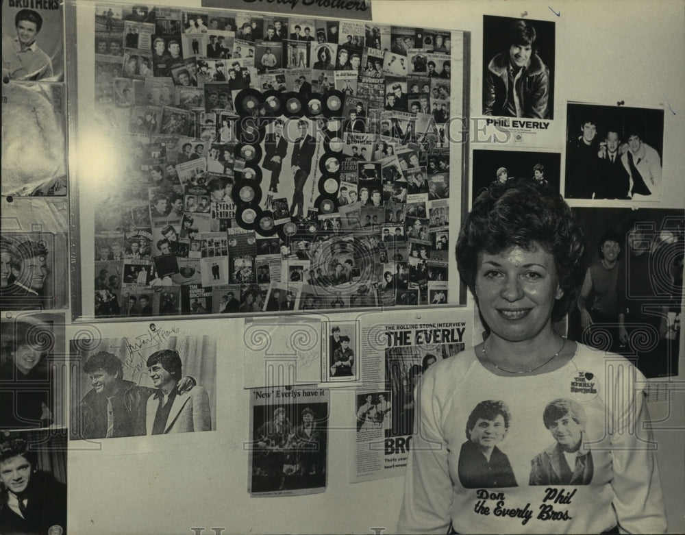 1986, Rose Kopaczewski &amp; her Everly Brothers singers memorabilia, WI - Historic Images