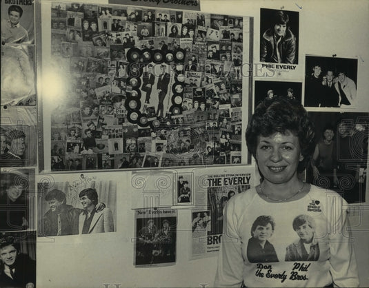 1986, Rose Kopaczewski & her Everly Brothers singers memorabilia, WI - Historic Images