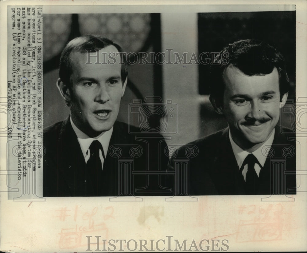 1969, Smothers Brothers, Tommy and Dick comedians. - mjp43166 - Historic Images