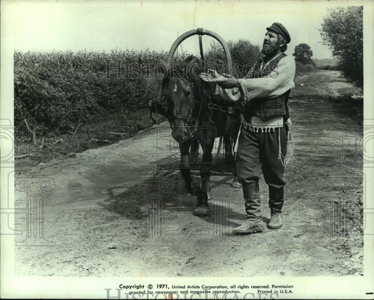 1971, Chaim Topol plays Tevye in Fiddler on the Roof - mjp43174 - Historic Images