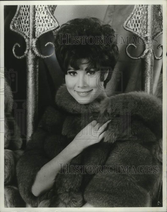 1969 Press Photo Michele Lee acts in "The Wonderful World of Pizzazz" - Historic Images
