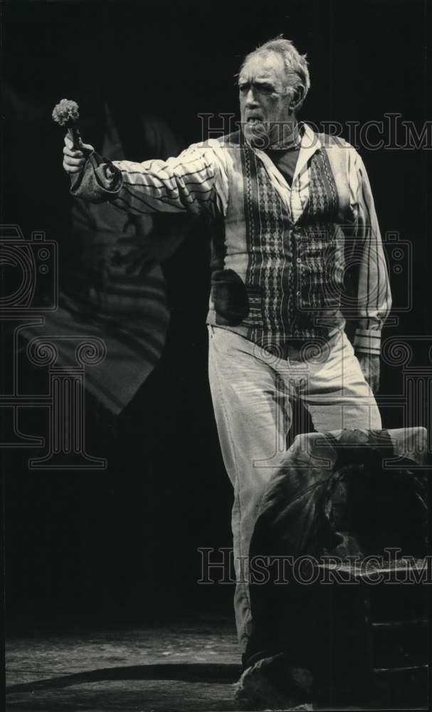 1986, Anthony Quinn plays Zorba with great energy in Milwaukee - Historic Images