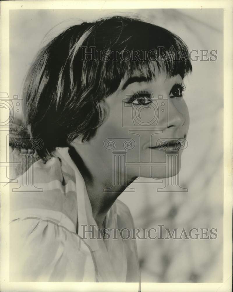 1980 Press Photo Actress Shirley MacLaine to star in "Spinster" by MGM Studios.- Historic Images