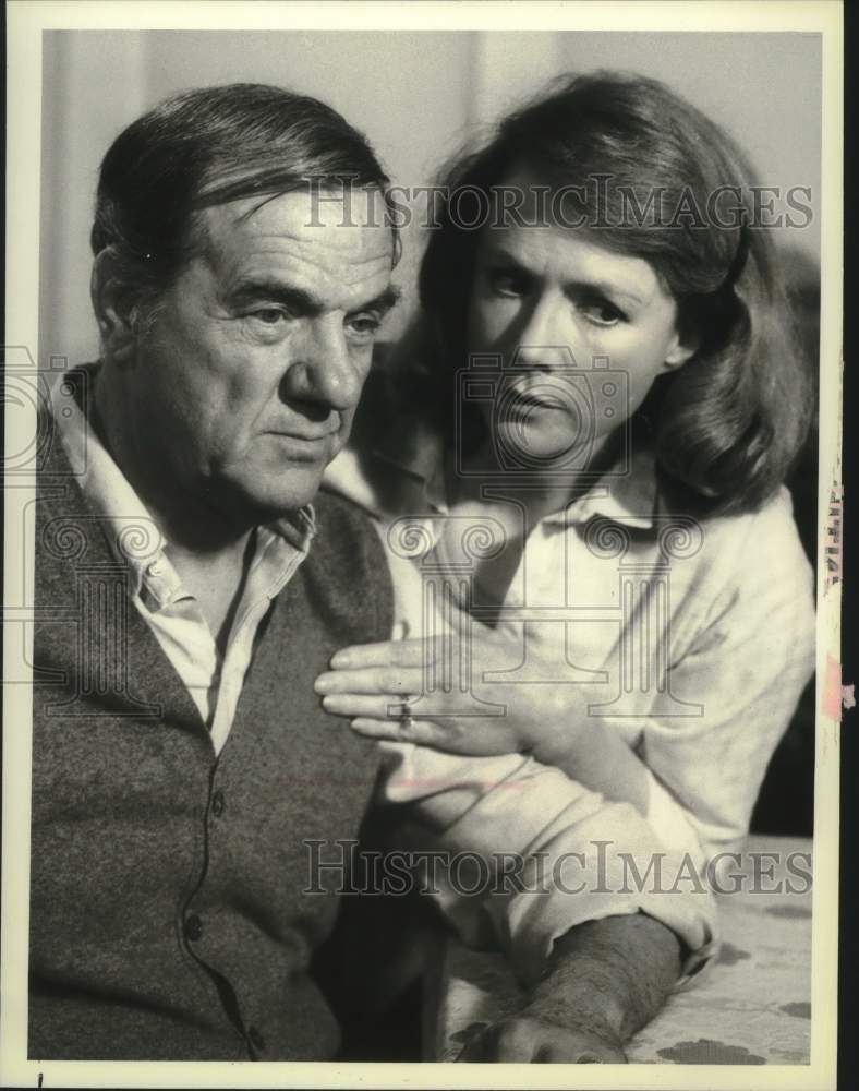 1980 Press Photo Karl Malden and Piper Laurie star in "Skag" television series. - Historic Images