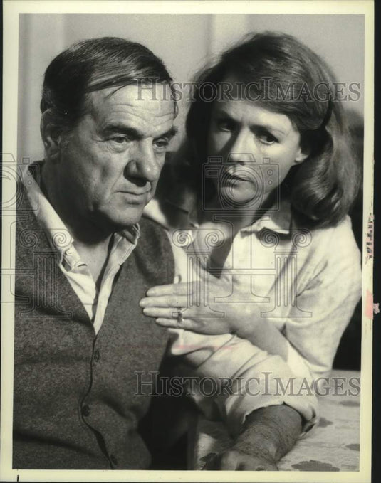 1980 Press Photo Karl Malden and Piper Laurie star in "Skag" television series. - Historic Images