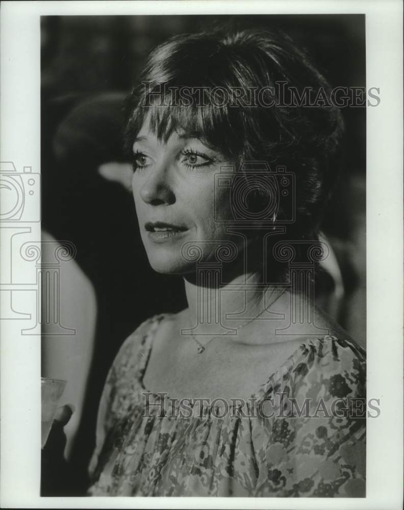 1976 Press Photo Actress Shirley MacLaine - mjp43307 - Historic Images