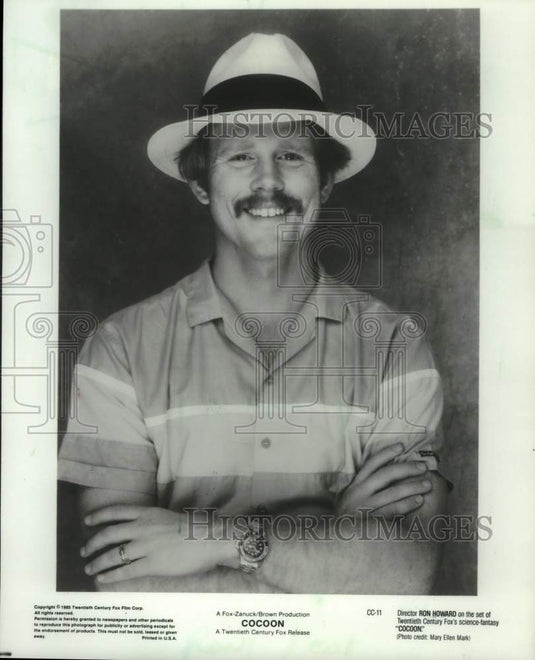 1985, Director Ron Howard on the set of "Cocoon" - mjp43320 - Historic Images