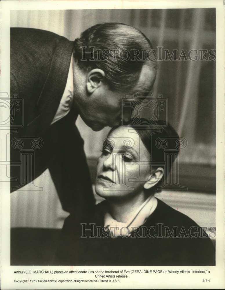 1978 Press Photo E.G. Marshall kisses Geraldine Page in scene from "Interiors" - Historic Images