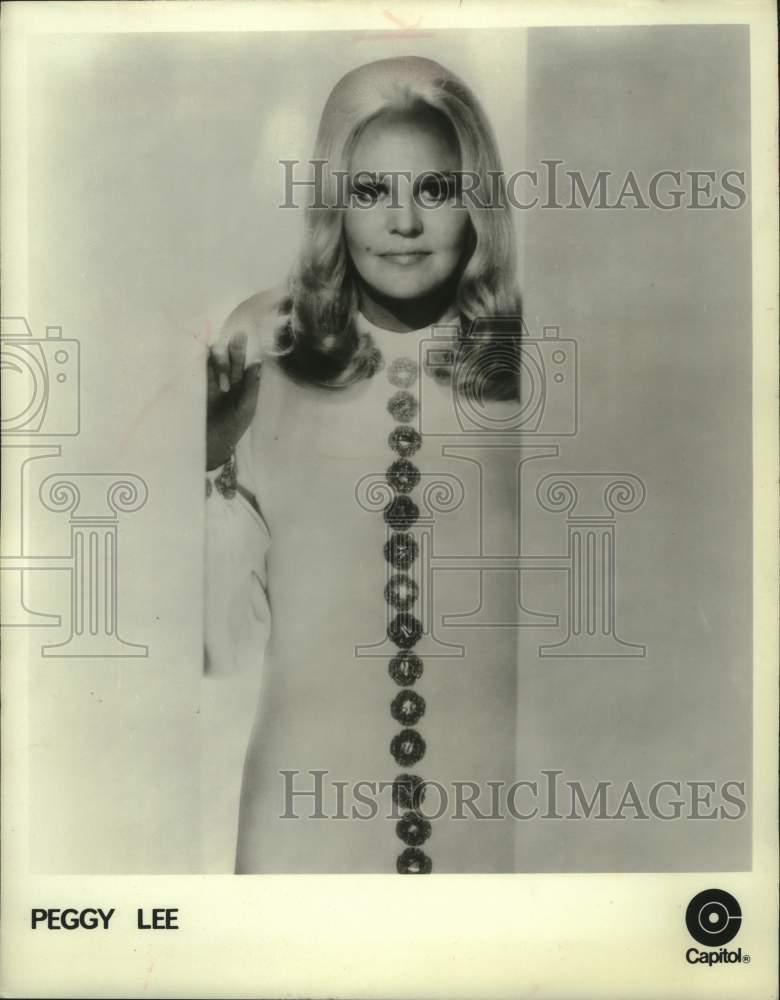 1971, Singer Peggy Lee - mjp43335 - Historic Images