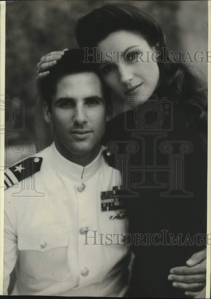 1988 Press Photo Hart Bochner and Jane Seymour in &quot;War and Remembrance&quot; on ABC - Historic Images