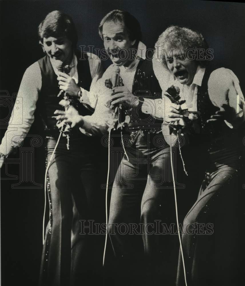 1981 Press Photo The Lettermen in concert at the Performing Ats Center. - Historic Images
