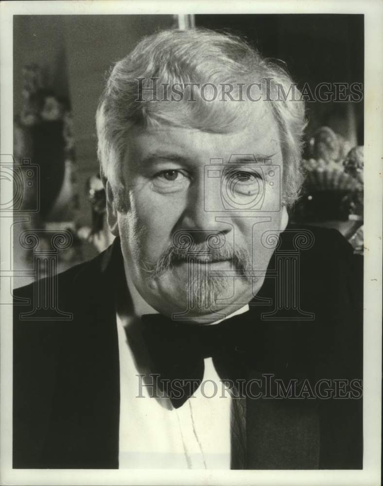 1981 Press Photo Peter Ustinov stars in The Seven Dials Mystery, on PBS. - Historic Images