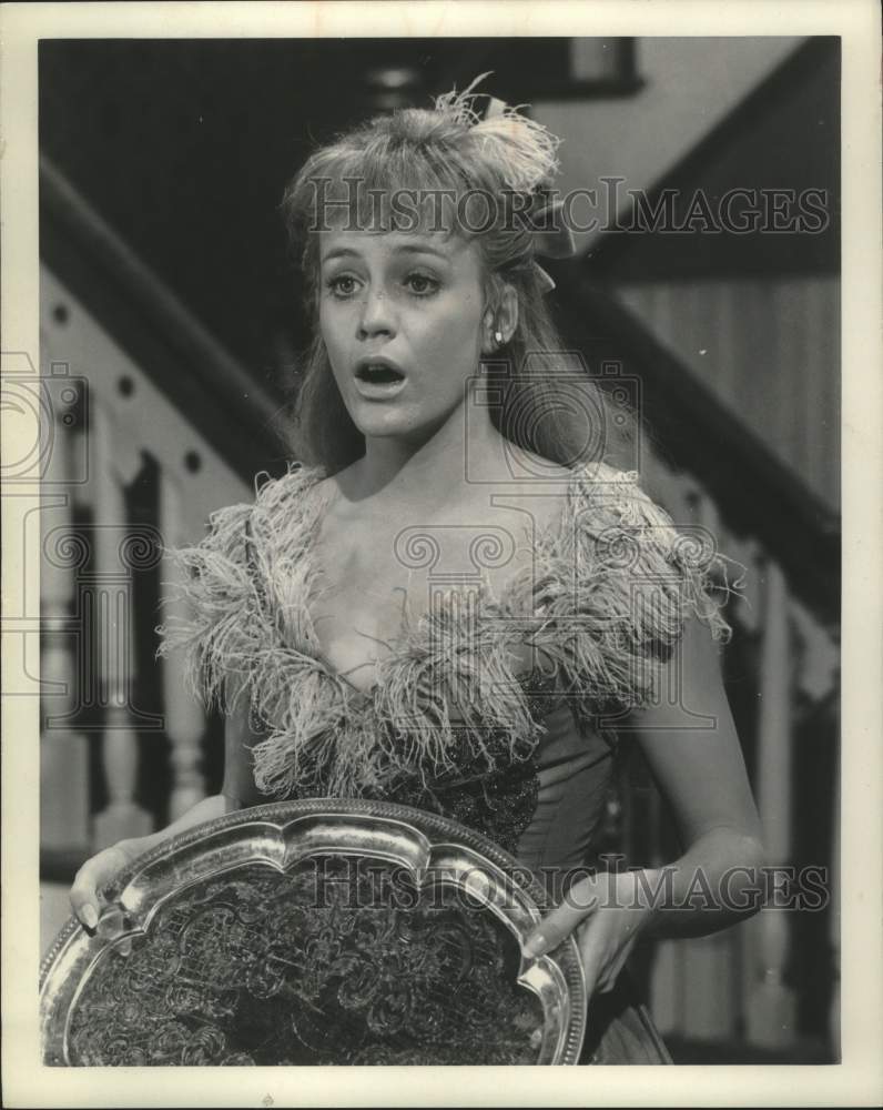 1969 Press Photo Actress Carrie Snodgress holding silver tray - mjp43468 - Historic Images