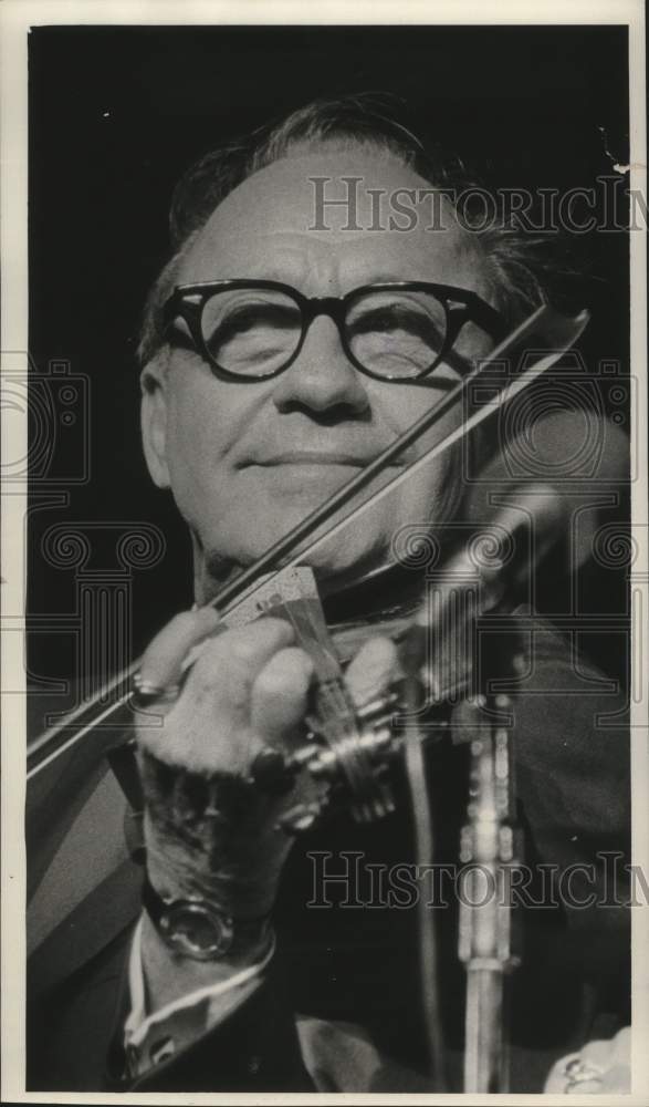 1967 Jack Benny plays his violin at the State Fair in Wisconsin. - Historic Images