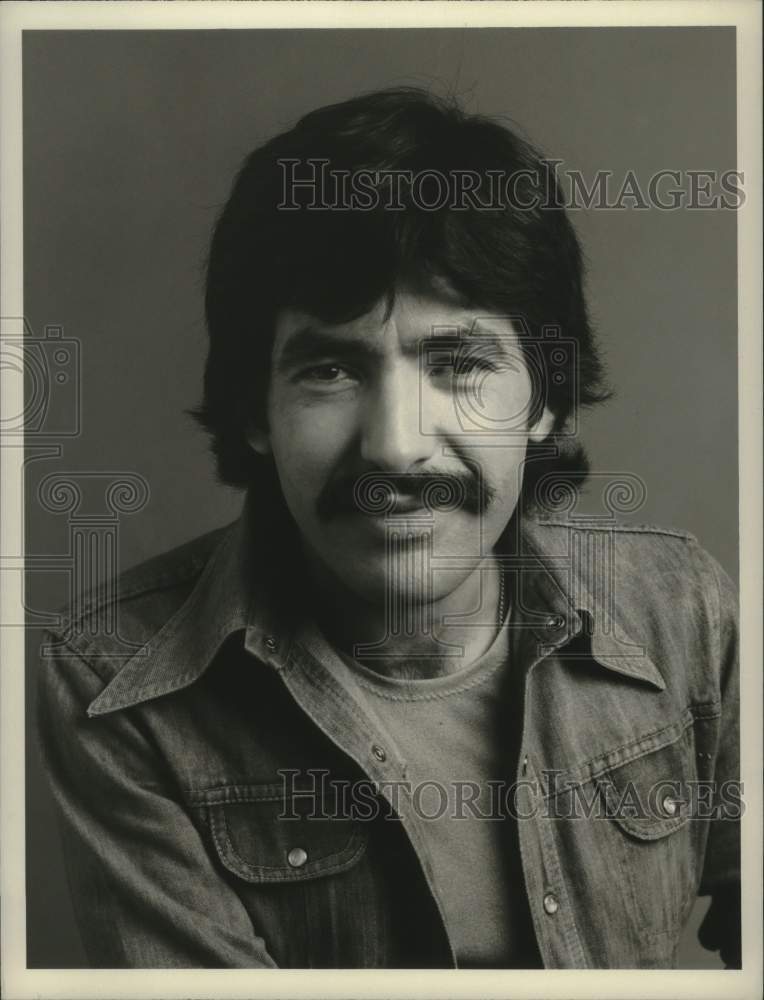 1976 Press Photo Jaime Tirelli stars on Ball Four, on CBS Television. - Historic Images