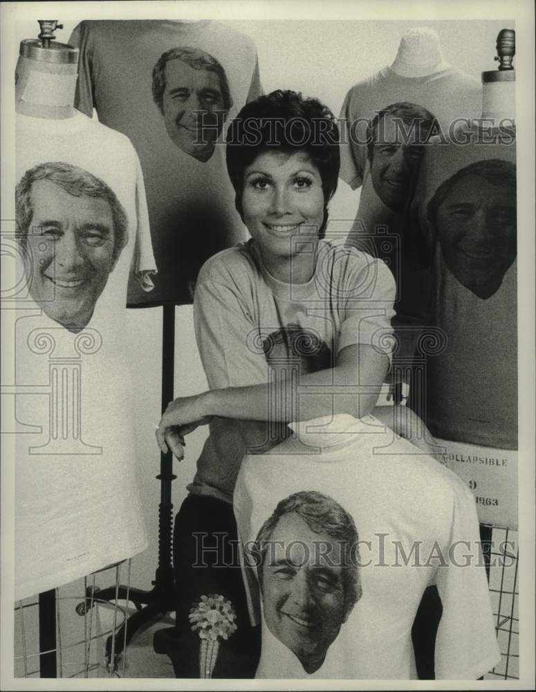 1974 Press Photo Michele Lee to guest-star on &quot;Perry Como&#39;s Summer of 74&quot; on CBS - Historic Images