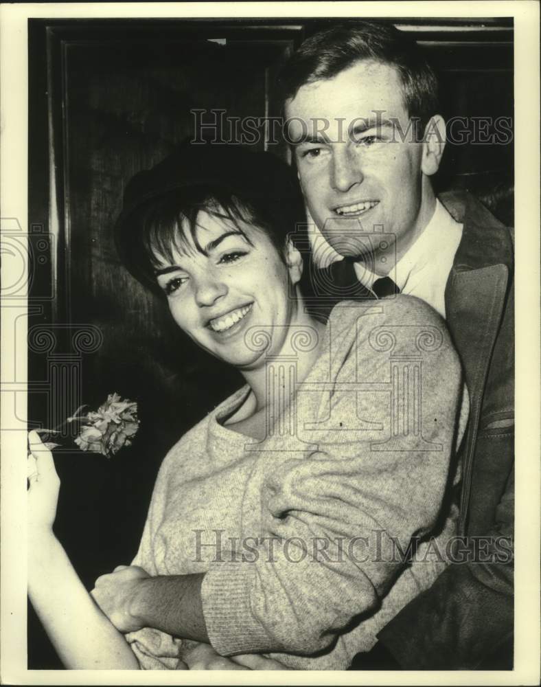 1973, Singer Liza Minnelli and her musician husband Peter Allen - Historic Images