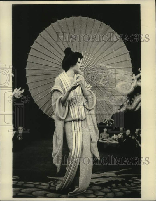 1975, Costume in the film "Mahogany" designed by Diana Ross - Historic Images