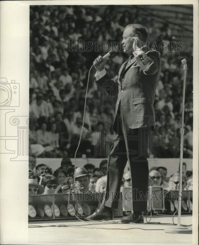 1966, Bob Hope on stage at 117th Wisconsin State Fair in Milwaukee. - Historic Images