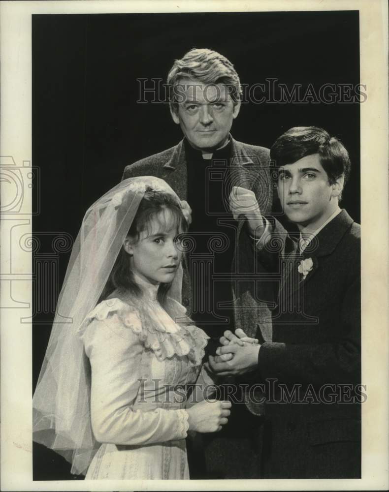 1977 Press Photo Hal Holbrook, Glynnis O'Connor, Robby Benson in "Our Town" - Historic Images