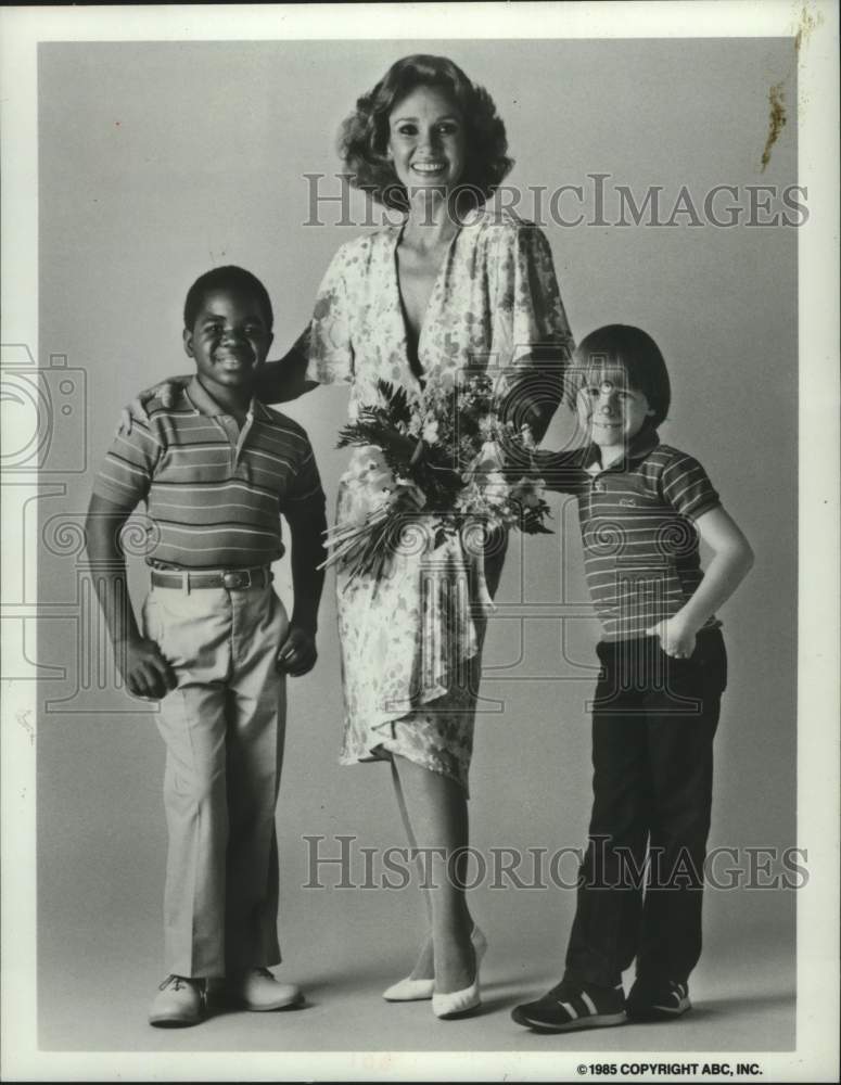 1985, Actress Mary Ann Mobley &amp; others from ABC&#39;s &quot;Different Strokes&quot; - Historic Images