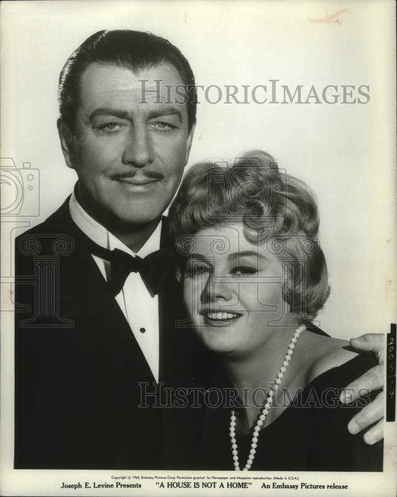 1964 Press Photo Robert Taylor and Shelley Winters star in A House Is Not A Home - Historic Images