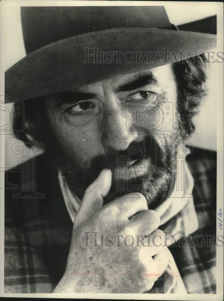 1972 Press Photo Gregory Peck in scene from &quot;Billy Two Hats,&quot; filming in Israel - Historic Images