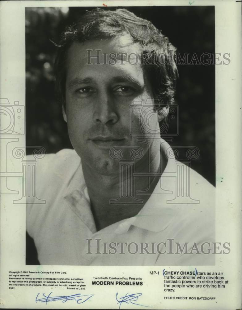 1982 Press Photo Chevy Chase stars as air traffic controller in Modern Problems - Historic Images